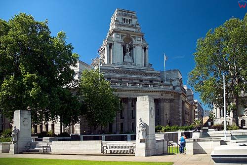 Londyn. Pomnik poległym w wojnie 1939-1945 przy Tower Hill St.